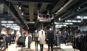 Aspect XL calentando la tienda de ropa All Saints