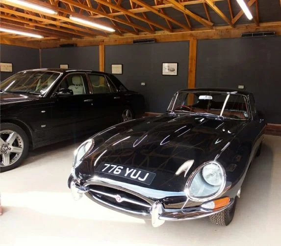 E Type Jaguar calentado por Herschel Advantage