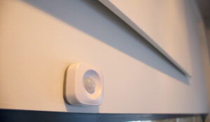 Sensor PIR en sala de reuniones