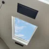 Instalación empotrada en el techo Krystal Negro para un acabado contemporáneo y enrasado