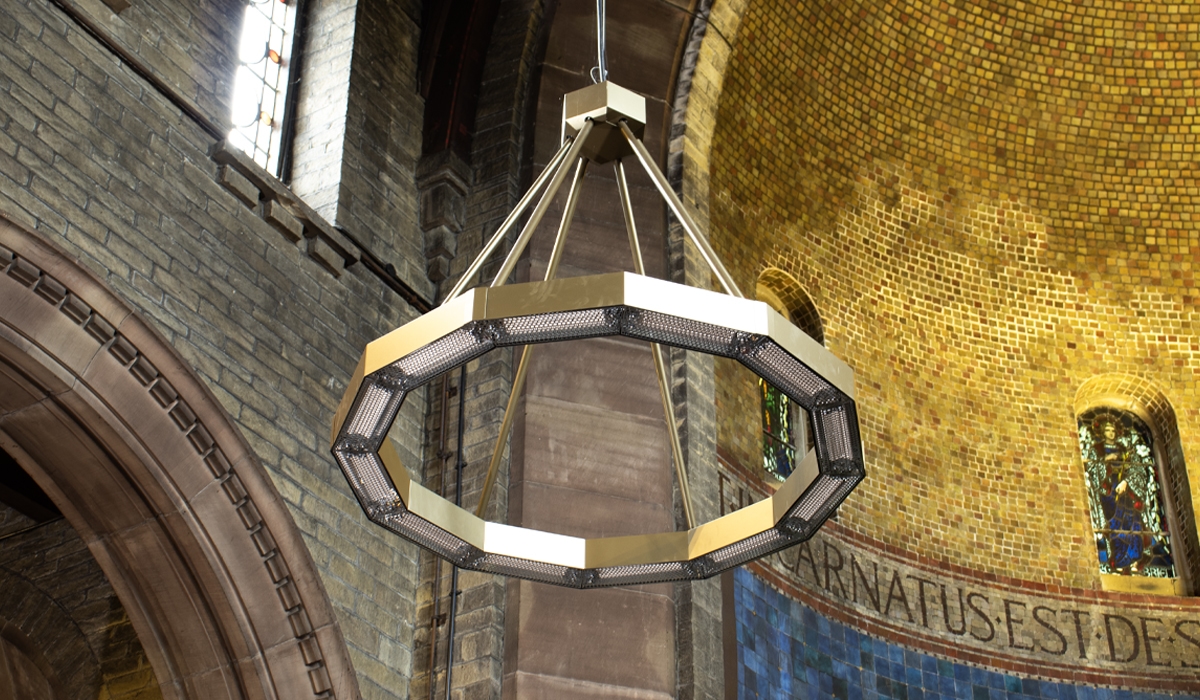 Halo St Chads de cerca