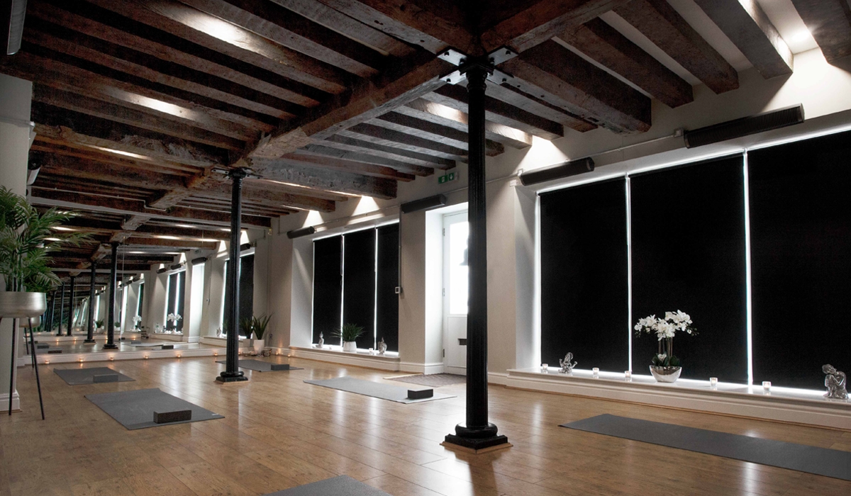 Precioso estudio de yoga caliente climatizado por Herschel