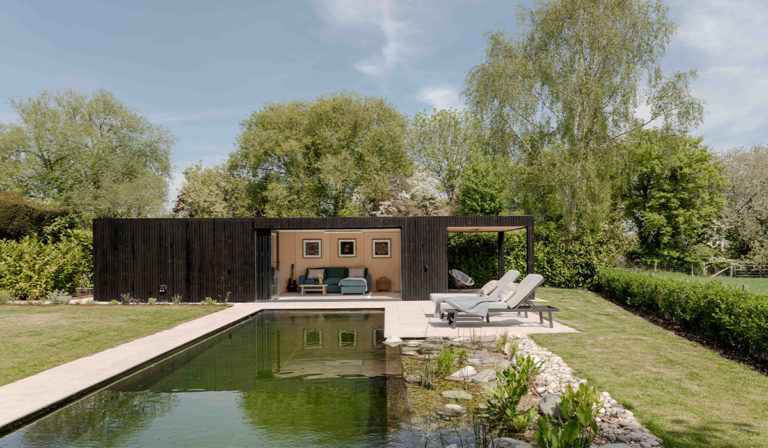 Elegante casa de piscina climatizada por Herschel